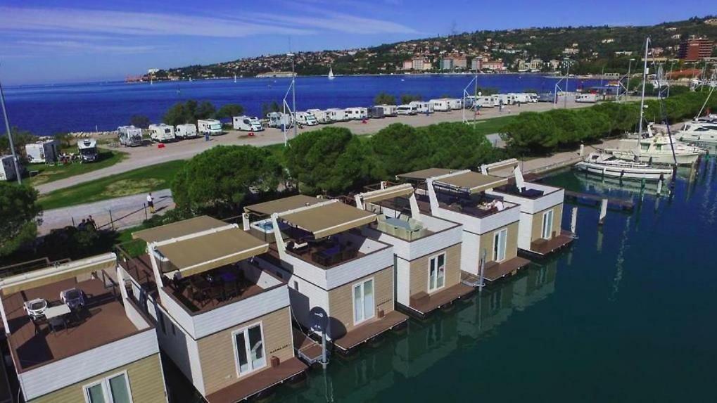 فندق Stella Blue Floating House بورتوروز المظهر الخارجي الصورة